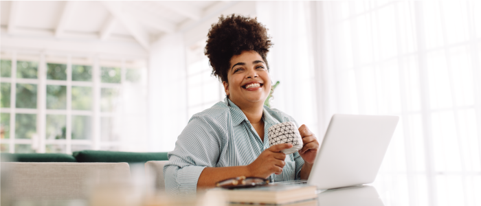 Women sitting at a computer learning about diabetes.